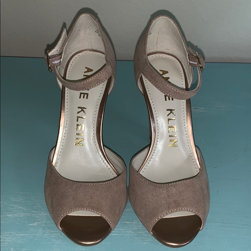 Anne Klein heels size 5